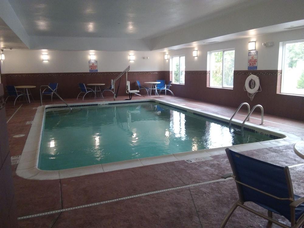 Holiday Inn Express Belle Vernon Zewnętrze zdjęcie